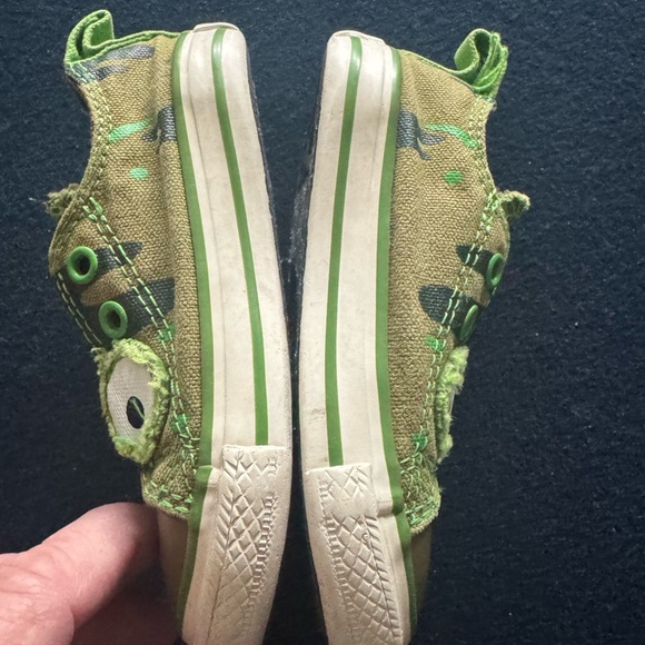 The cutest little converse! Kids Green Frog Canvas Shoes- EUC🐸lots of life left! - Picture 5 of 9